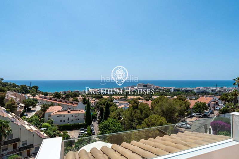 Foto cde2edae-033f-4125-8a1d-551a4d29d695. Casa amb calefacció aparcament piscina a Levantina - Montgavina - Quintmar Sitges