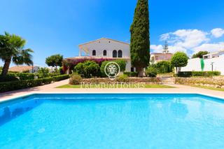 Rent House in Cunit Residencial. Casa reformada con piscina de alquiler temporal en cunit