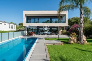 Casa a L´Aragai. Casa moderna con vistas en laragai
