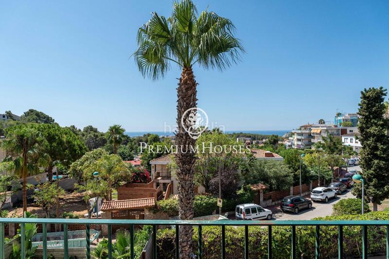 Foto 49f41676-7efc-4e19-b1d7-0bb90ccc2434. Casa adosada  esquinera con jardín y vistas al mar en vallpineda en Sant Pere de Ribes