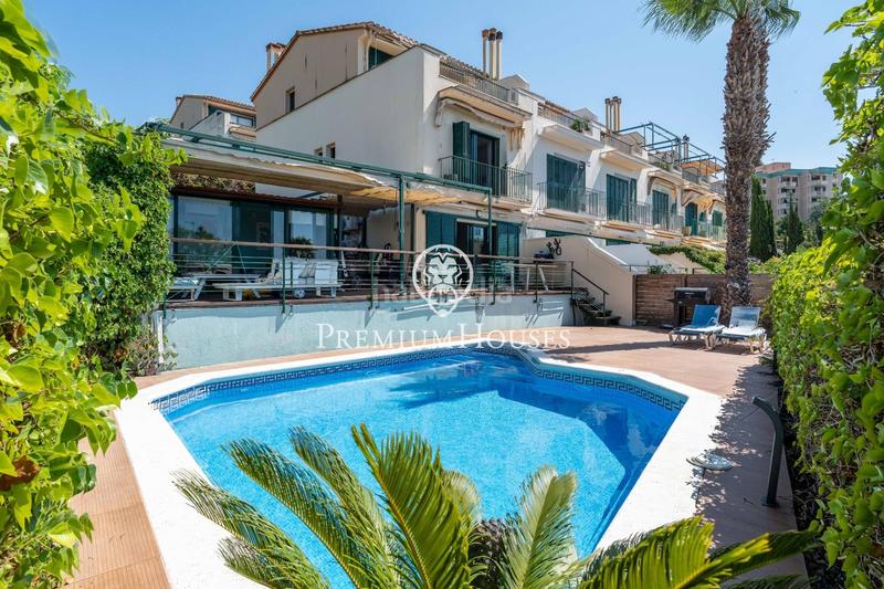 Foto 68ba3183-6f5e-40ce-a2c2-a24e75b2f022. Casa adosada  esquinera con jardín y vistas al mar en vallpineda en Sant Pere de Ribes