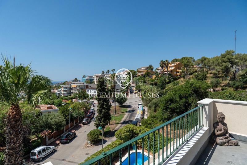 Foto d258f0cf-ca2f-4de4-bd08-f93ae696bf87. Casa adosada  esquinera con jardín y vistas al mar en vallpineda en Sant Pere de Ribes