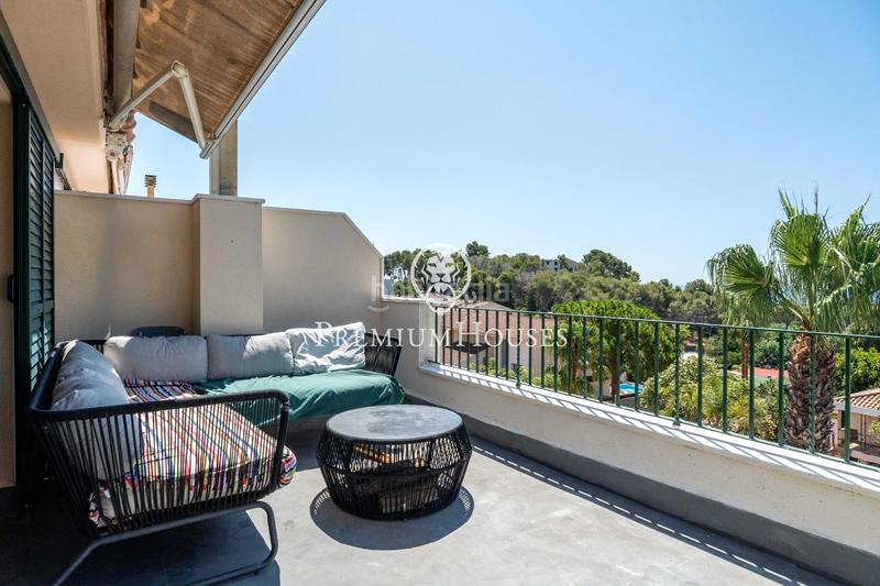 Foto eceb1789-7256-4f06-81af-cb588e3d9597. Casa adosada  esquinera con jardín y vistas al mar en vallpineda en Sant Pere de Ribes