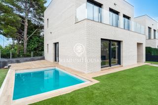 House in Vilafortuny. Casa con piscina en vilafortuny