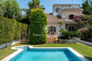 Casa en Els Tallats - Mas Olivé. Casa independiente con piscina y jardín en vilafortuny