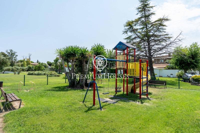 Foto c100ef8d-37a6-4fb5-8b22-d099bf57a545. Casa  independiente con piscina y jardín en vilafortuny en Cambrils