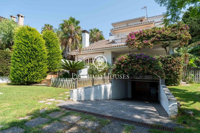 Foto c28e3898-aa66-4dd6-9e39-bb5f33c1186d. Casa  independiente con piscina y jardín en vilafortuny en Cambrils