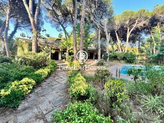 Lloguer Casa a La Pineda. Casa independiente en venta o alquiler con terreno y piscina en