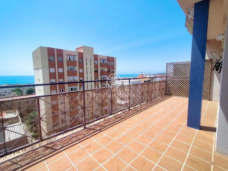 Foto 9013b5eb-7a16-4809-9c65-e15cee76d81c. Alquiler piso  con vista al mar, ascensor y parking. en Sitges