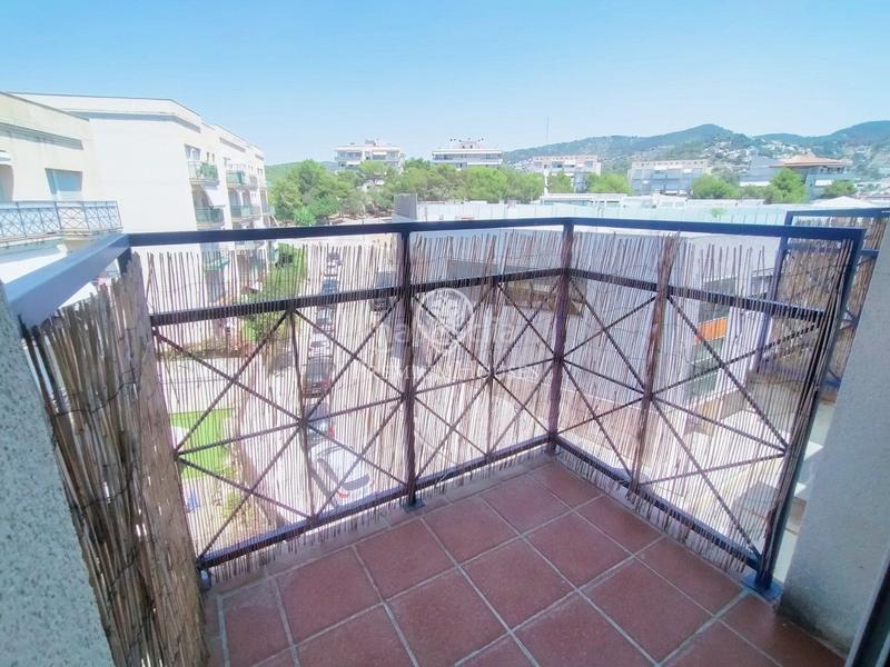 Foto ce576a3a-9671-4448-98be-61205eabd987. Alquiler piso  con vista al mar, ascensor y parking. en Sitges