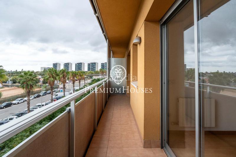 Foto 215a018a-38ae-4bb9-b628-90789bf03e03. Piso  con terraza y vista despejadas en can calderon en Viladecans