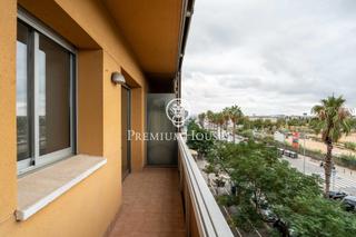 Pis a Vilamarina. Piso con terraza y vista despejadas en can calderon