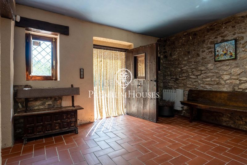 Foto f1d14708-bc3a-4e33-b587-e58f428f036d. Masia amb calefacció piscina a Catllar (El)