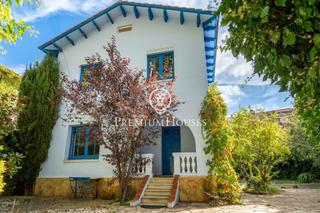 Casa in Begues. Casa catalogada en begues