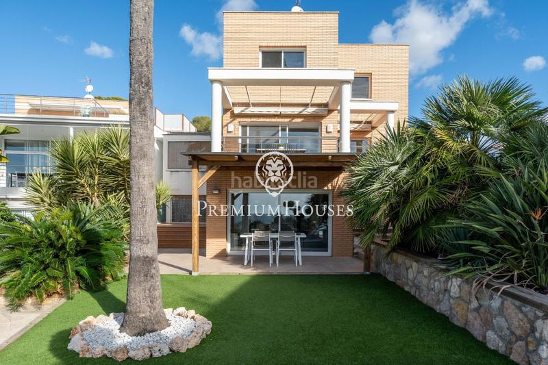 Foto 344723e8-d85b-4bae-b54d-fe3fd22f9029. Casa  independiente en primera línea de mar en urbanizacions de Llevant en Tarragona