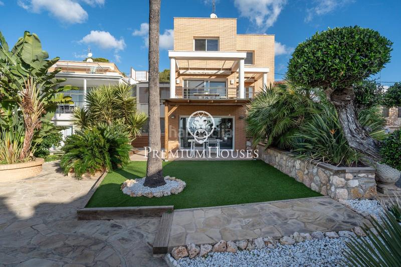 Foto 6035ac4e-6cae-4721-820d-4d25ab53c5d8. Casa  independiente en primera línea de mar en urbanizacions de Llevant en Tarragona