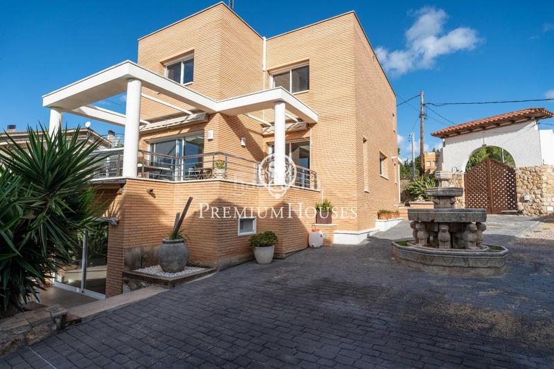 Foto 6e8ac874-d16c-4af6-90b3-f5dec61f2f8b. Casa  independiente en primera línea de mar en urbanizacions de Llevant en Tarragona