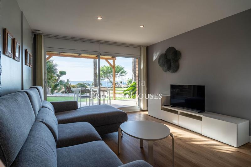 Foto bd95b393-c6dc-4776-90a1-03cdef3eda91. Casa  independiente en primera línea de mar en urbanizacions de Llevant en Tarragona