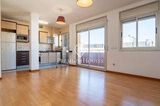 Pis a Vilamarina. Piso con terraza y vistas despejadas en can calderon