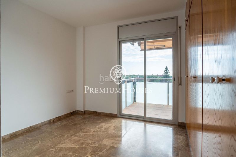 Foto 81f1c98d-6486-48c2-a2bd-522796283d01. Àtic amb calefacció aparcament piscina a Gava Mar Gavà