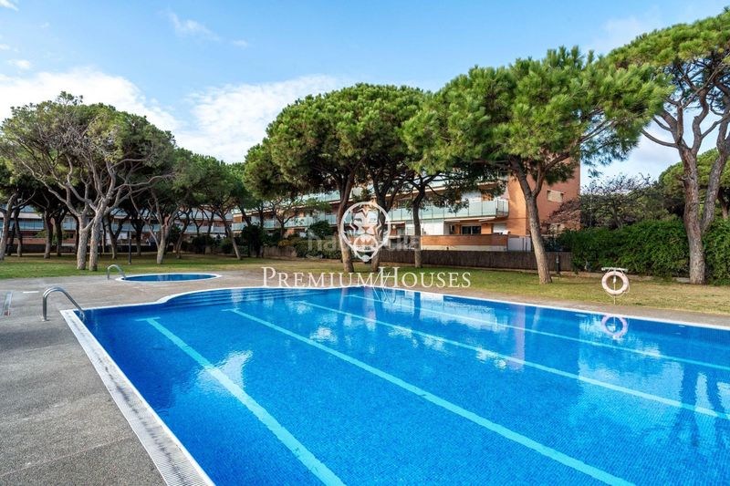 Foto ecf43220-9c01-4217-9f89-a8b30d7b0d4f. Àtic amb calefacció aparcament piscina a Gava Mar Gavà