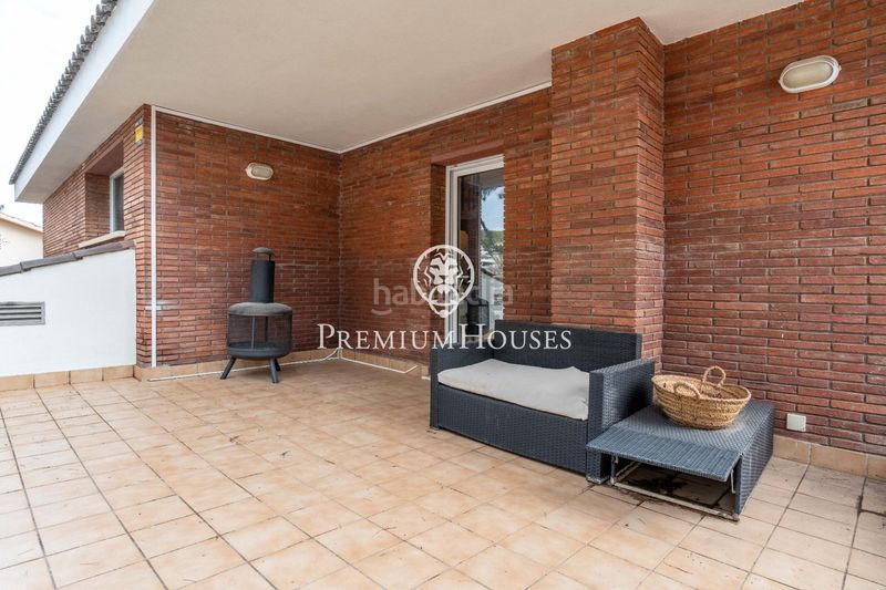 Foto 084faa47-e820-41f9-8ffd-532df384e258. Casa amb aparcament piscina a Can Roca Castelldefels
