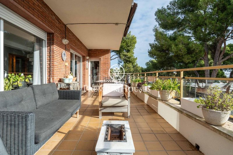 Foto 4258f68d-d784-4b41-82e2-e8e94ff5424c. Casa amb aparcament piscina a Can Roca Castelldefels
