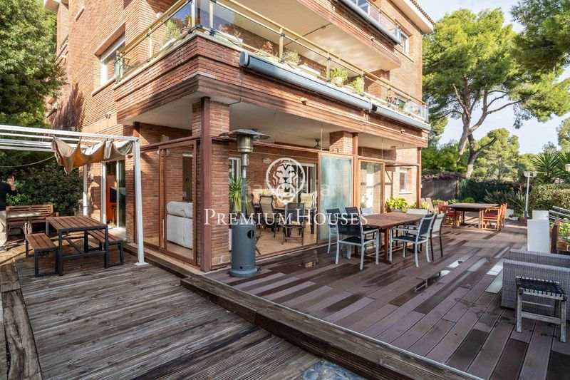 Foto fd8e585b-a93e-4c0d-8c85-67e04191ae5a. Casa amb aparcament piscina a Can Roca Castelldefels