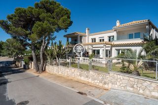 Casa a L´Ametlla de Mar. Casa con piscina en primera línea de mar en roques daurades