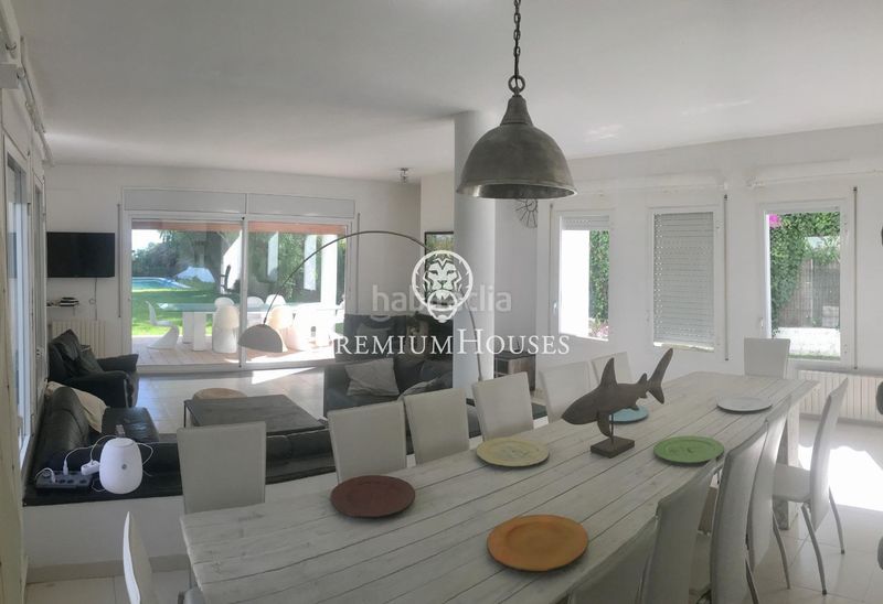 Foto 10dbeab5-df5e-473d-a916-e6877dea55bd. Casa amb calefacció aparcament piscina a Vallpineda-Santa Bàrbara Sitges