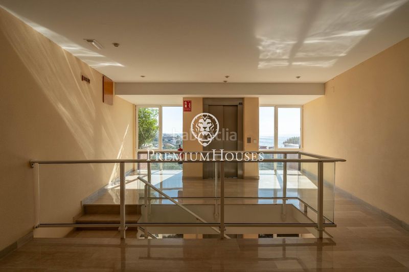 Foto c72a576d-abb1-4e8c-bb35-8d4932d4a703. Àtic amb calefacció aparcament piscina a les botigues de Sitges Sitges