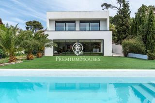 Maison  Carrer dels pins. Casa independiente con jardín y piscina en la sentiu