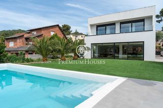 Maison à La Sentiu. Casa independiente con jardín y piscina en la sentiu