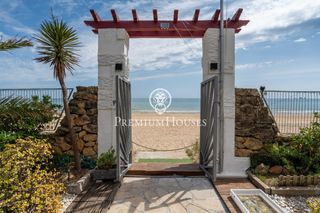 Casa en Urbanitzacions de Llevant. Casa en primera línea de mar en urbanitzacions de llevant