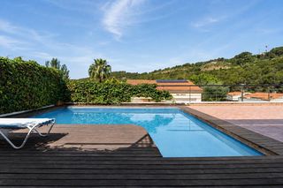 Maison à Urbanitzacions de Llevant. Casa con piscina en boscos