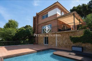 House in Urbanitzacions de Llevant. Casa con piscina en boscos