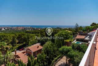 Casa en Pla de Maset - Cap de Salou. Casa con piscina y vistas al mar