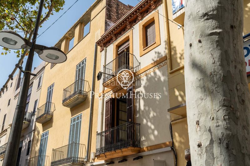 Foto 4dd21a4e-18f2-459c-9c63-0c60fff0aa37. Edificio  en rambla principal en Centrevila Vilanova i la Geltrú