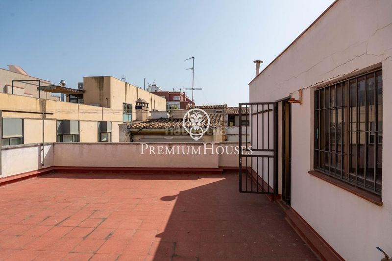 Foto 9a3749d4-ac88-449a-9197-010b2a3daa0f. Edificio  en rambla principal en Centrevila Vilanova i la Geltrú