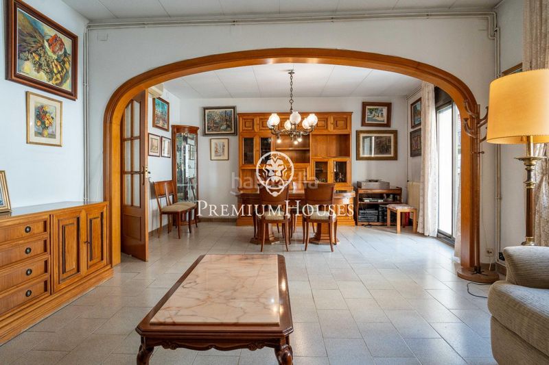 Foto a221ad82-e704-43da-80b0-5173504d2b99. Edificio  en rambla principal en Centrevila Vilanova i la Geltrú