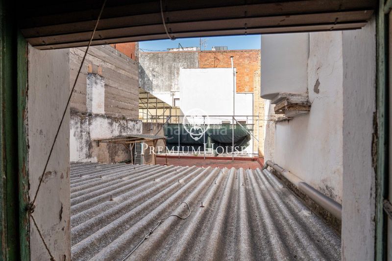 Foto b5ce4de4-9e77-4ad1-8740-bd21b293ca39. Edificio  en rambla principal en Centrevila Vilanova i la Geltrú