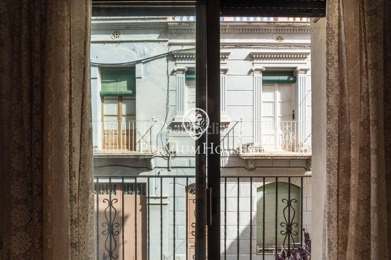 Foto c1f02e8a-5170-40c1-a89f-a3ee21033fb8. Edificio  en rambla principal en Centrevila Vilanova i la Geltrú