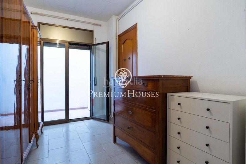 Foto f4d0141f-8368-48d4-9914-dcb31d8f4a00. Edificio  en rambla principal en Centrevila Vilanova i la Geltrú