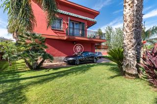Casa a L´Aragai. Casa independiente con piscina a la venta en laragai