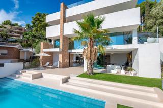 Casa  Paseo can vinyes. Espectacular villa de excelente construcción a la venta en la me