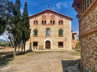 Country house in Vallpineda - Rocamar. Masía historica con 16 ha de terreno a la venta en sant pere de