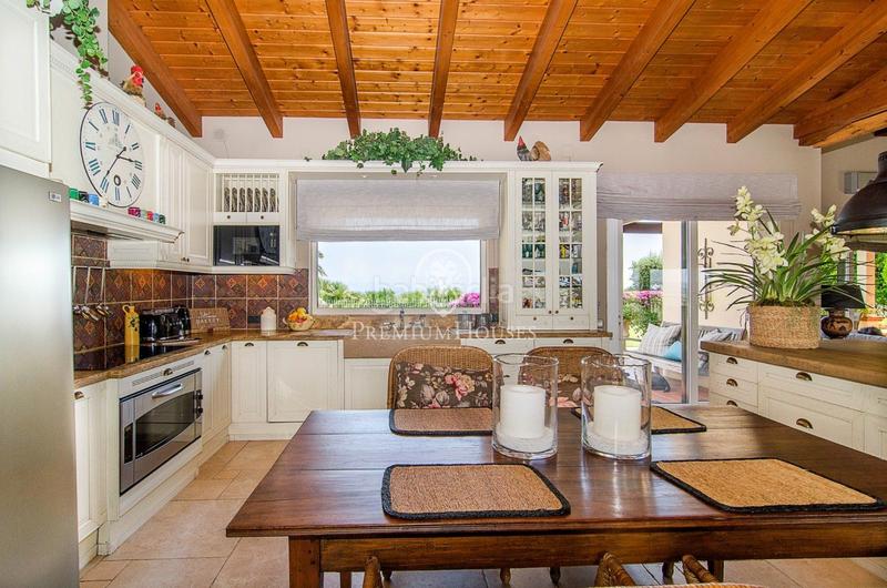 Foto 79626d72-02b6-4a8e-a993-fb44b59a2af7. Casa amb calefacció aparcament piscina a Levantina - Montgavina - Quintmar Sitges