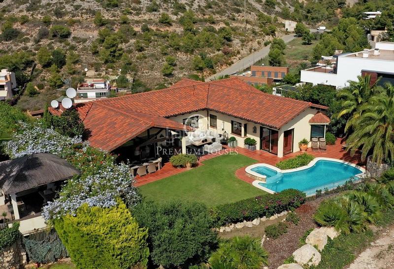 Foto f200908c-2e42-4a89-a9db-b021f997fc12. Casa amb calefacció aparcament piscina a Levantina - Montgavina - Quintmar Sitges