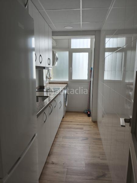 Foto f755a3aa-3b56-4bd8-ba12-06fc33f8bff1. Alquiler piso ¡piso reformado en la chana -temporal! en Granada