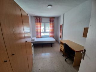 Rent Flat  Calle gran capitán. Piso en alquiler en el corazón de la ciudad - ideal para estudia